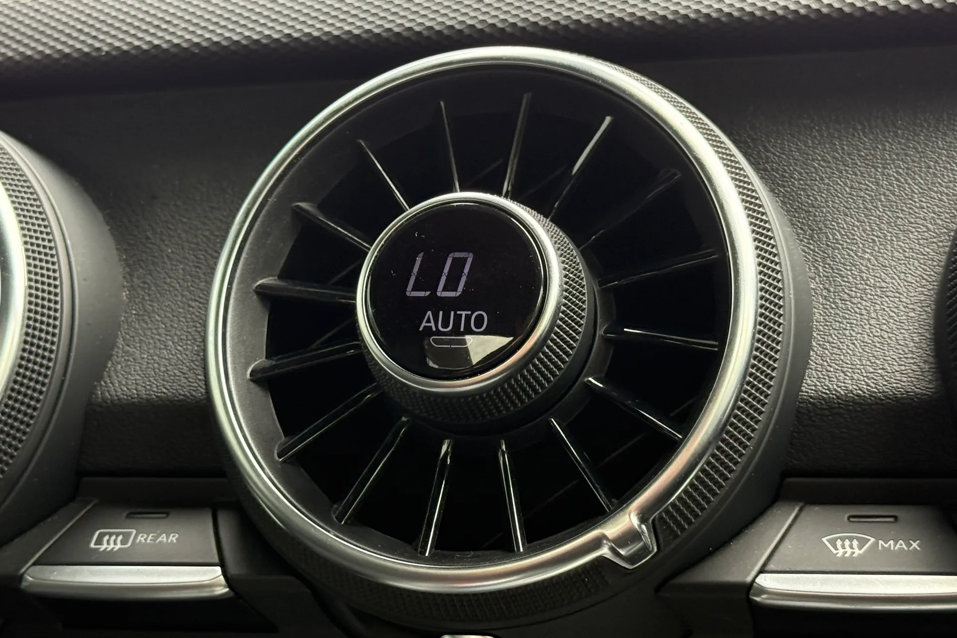Audi TT thumbnail image number 44