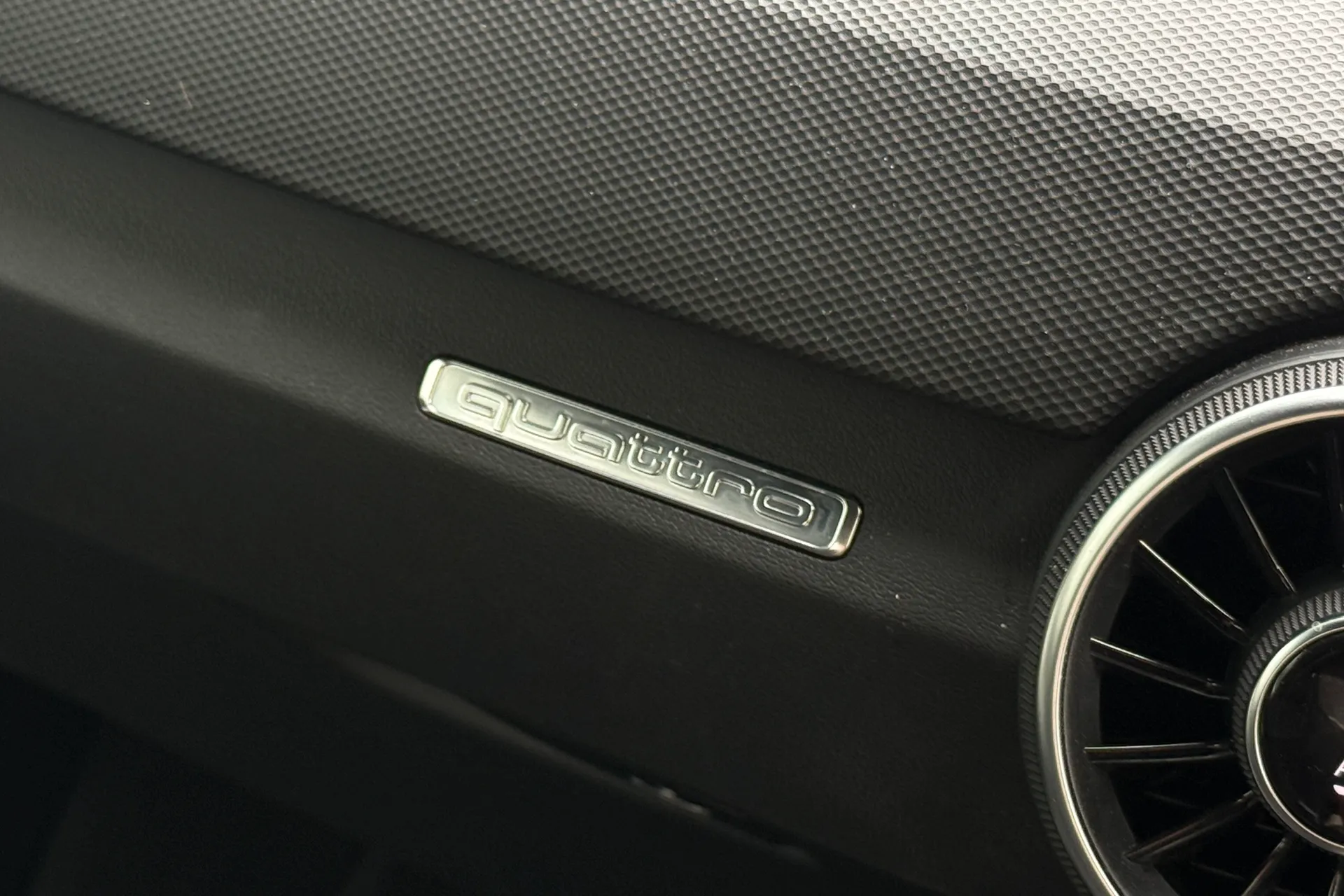 Audi TT thumbnail image number 56
