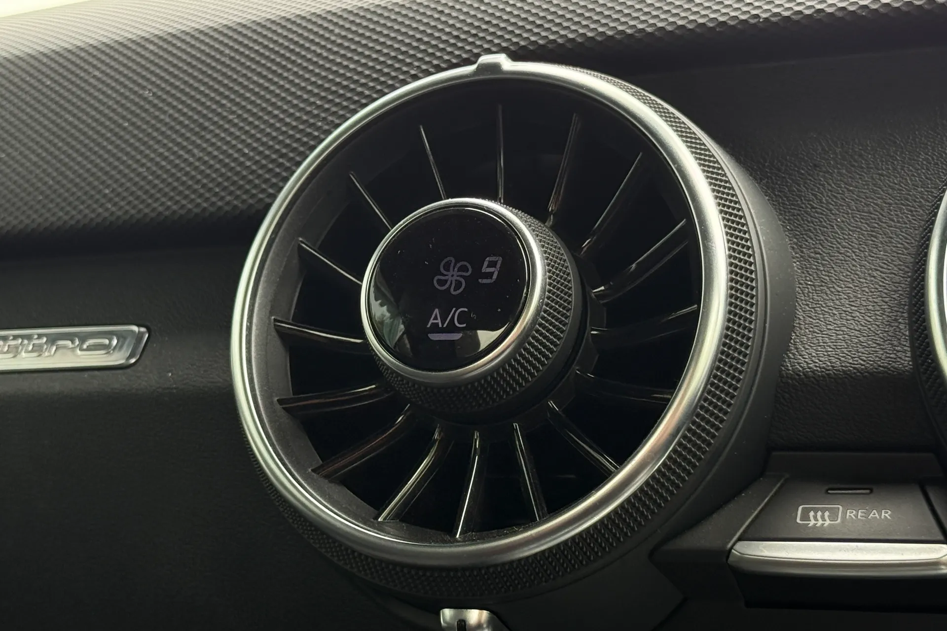 Audi TT thumbnail image number 43