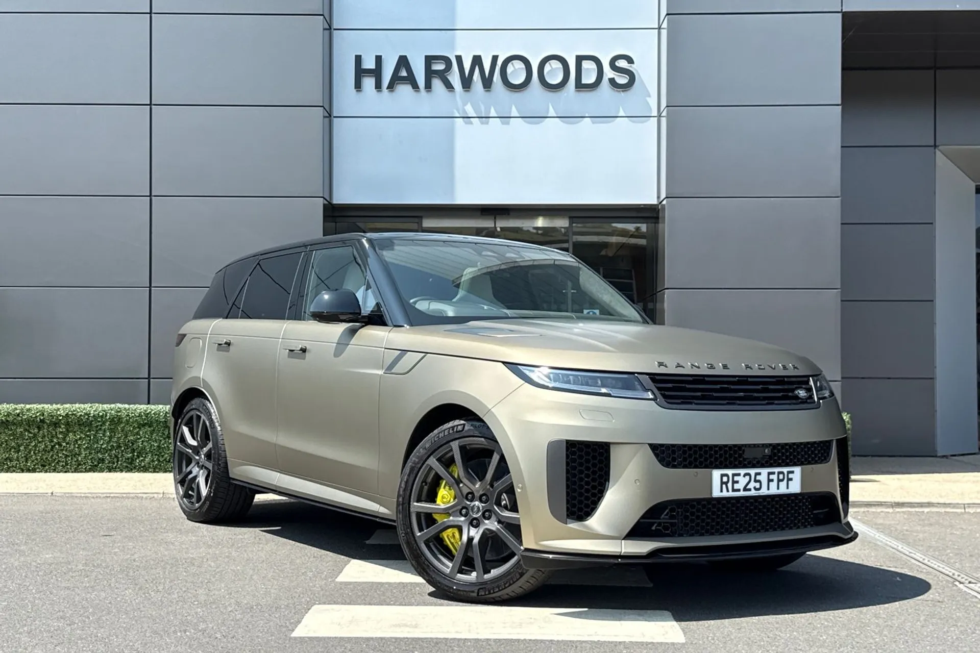 LAND ROVER RANGE ROVER SPORT focused image