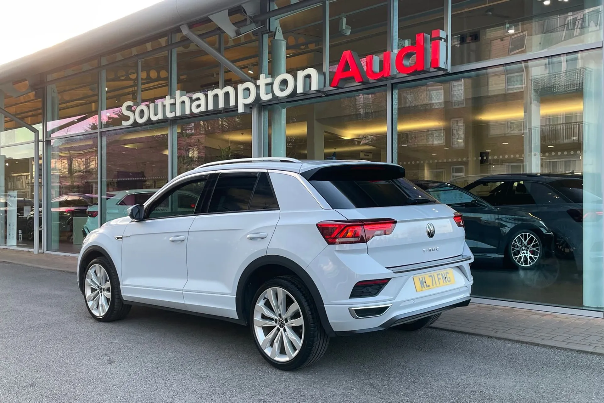 VOLKSWAGEN T-ROC thumbnail image number 6