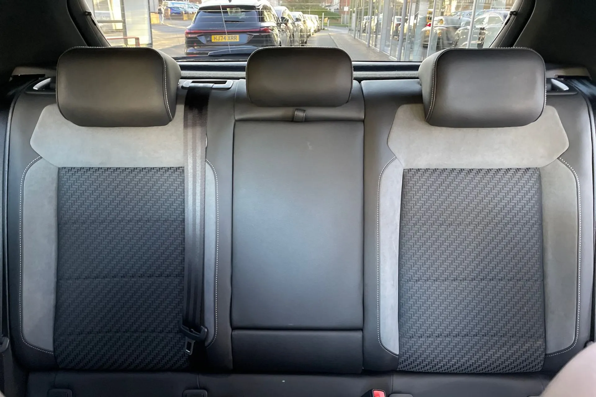 VOLKSWAGEN T-ROC thumbnail image number 29