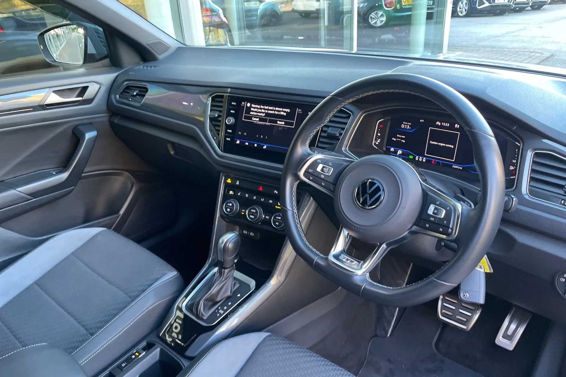 VOLKSWAGEN T-ROC thumbnail image number 24