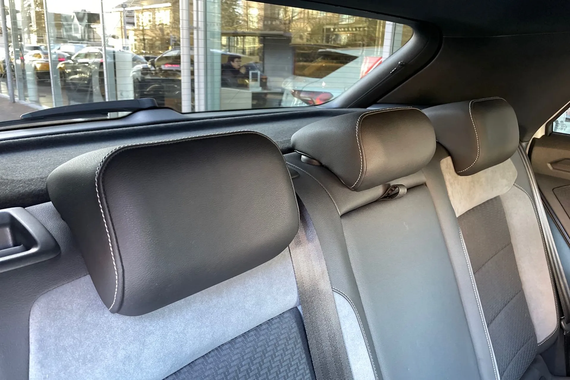 VOLKSWAGEN T-ROC thumbnail image number 50