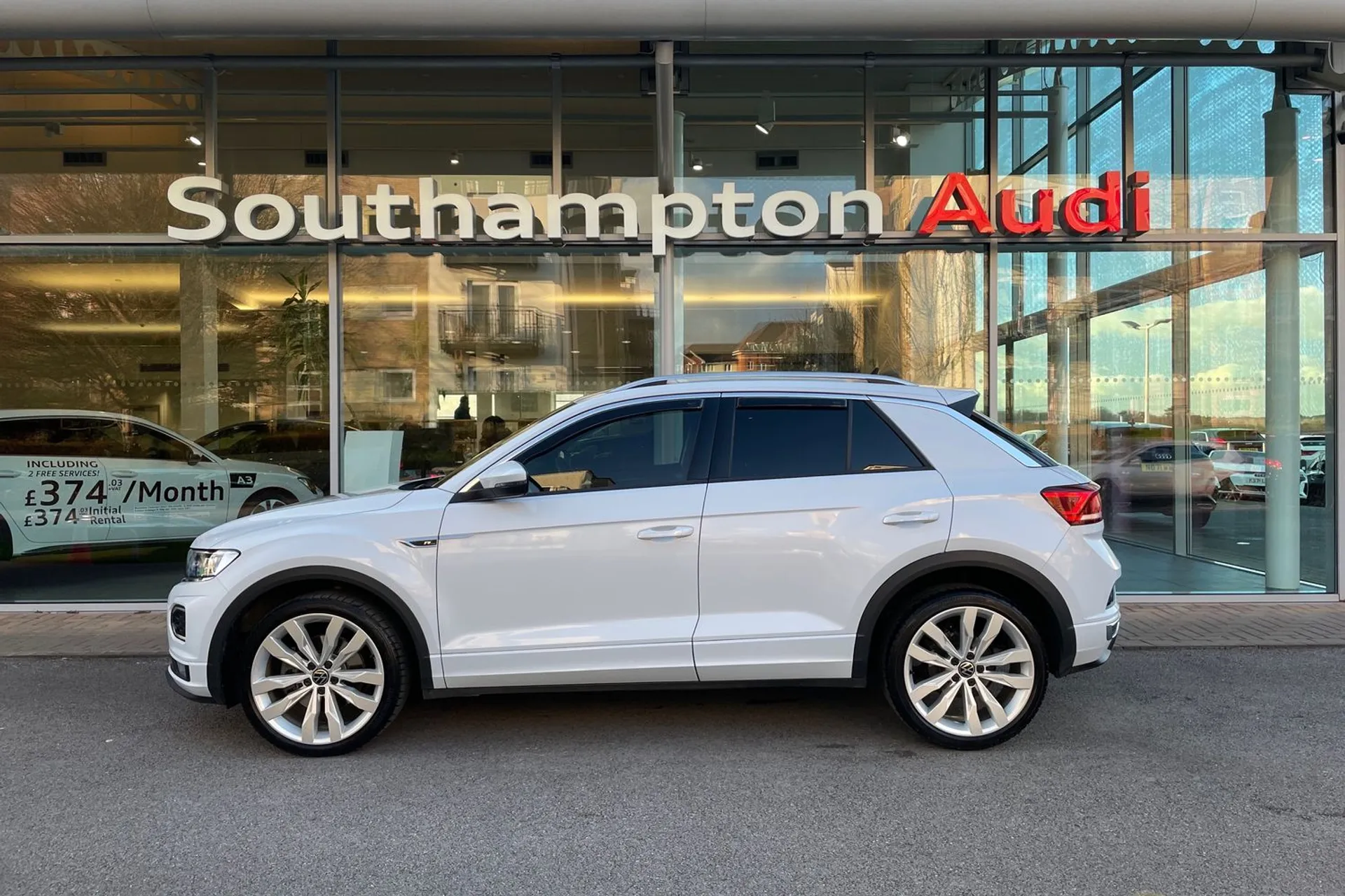 VOLKSWAGEN T-ROC thumbnail image number 7