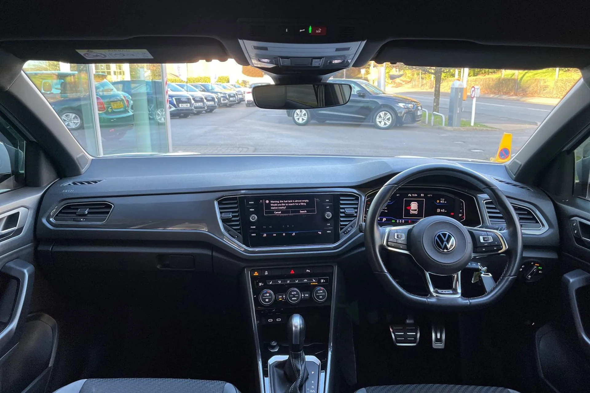 VOLKSWAGEN T-ROC thumbnail image number 3
