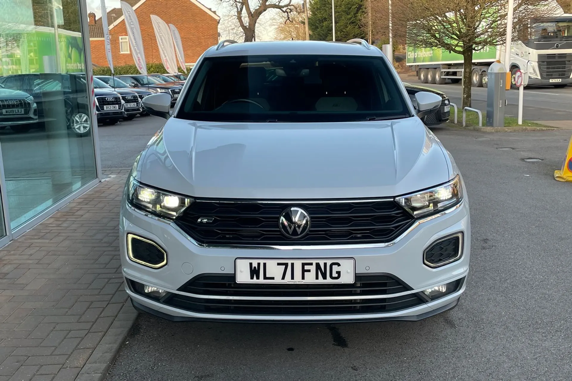 VOLKSWAGEN T-ROC thumbnail image number 9