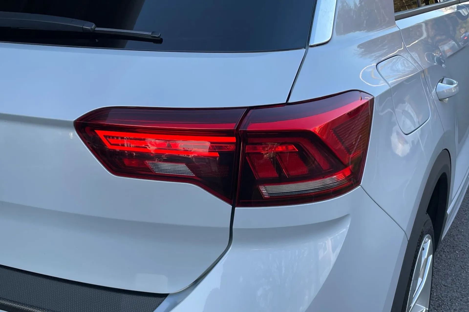 VOLKSWAGEN T-ROC thumbnail image number 19