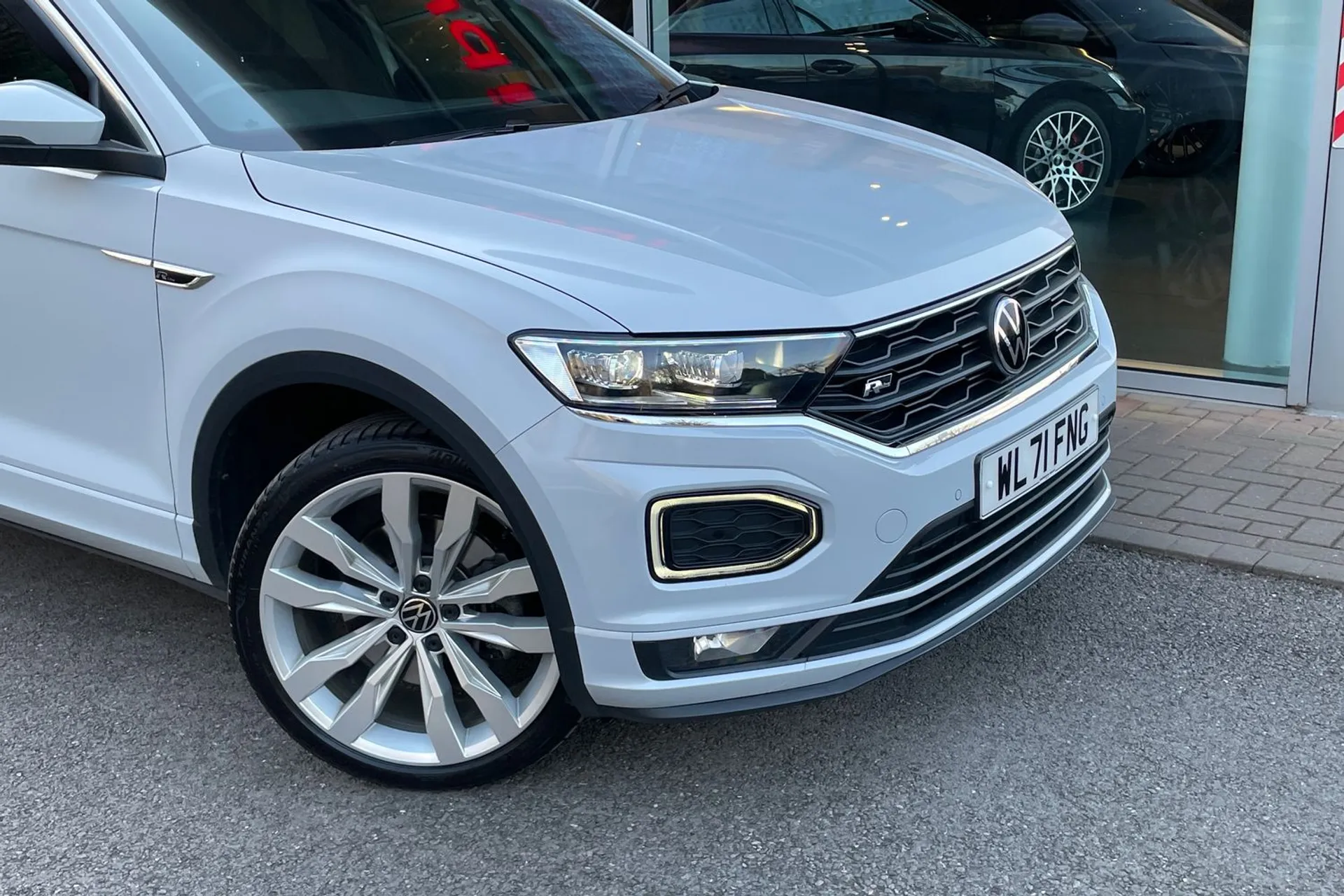 VOLKSWAGEN T-ROC thumbnail image number 15