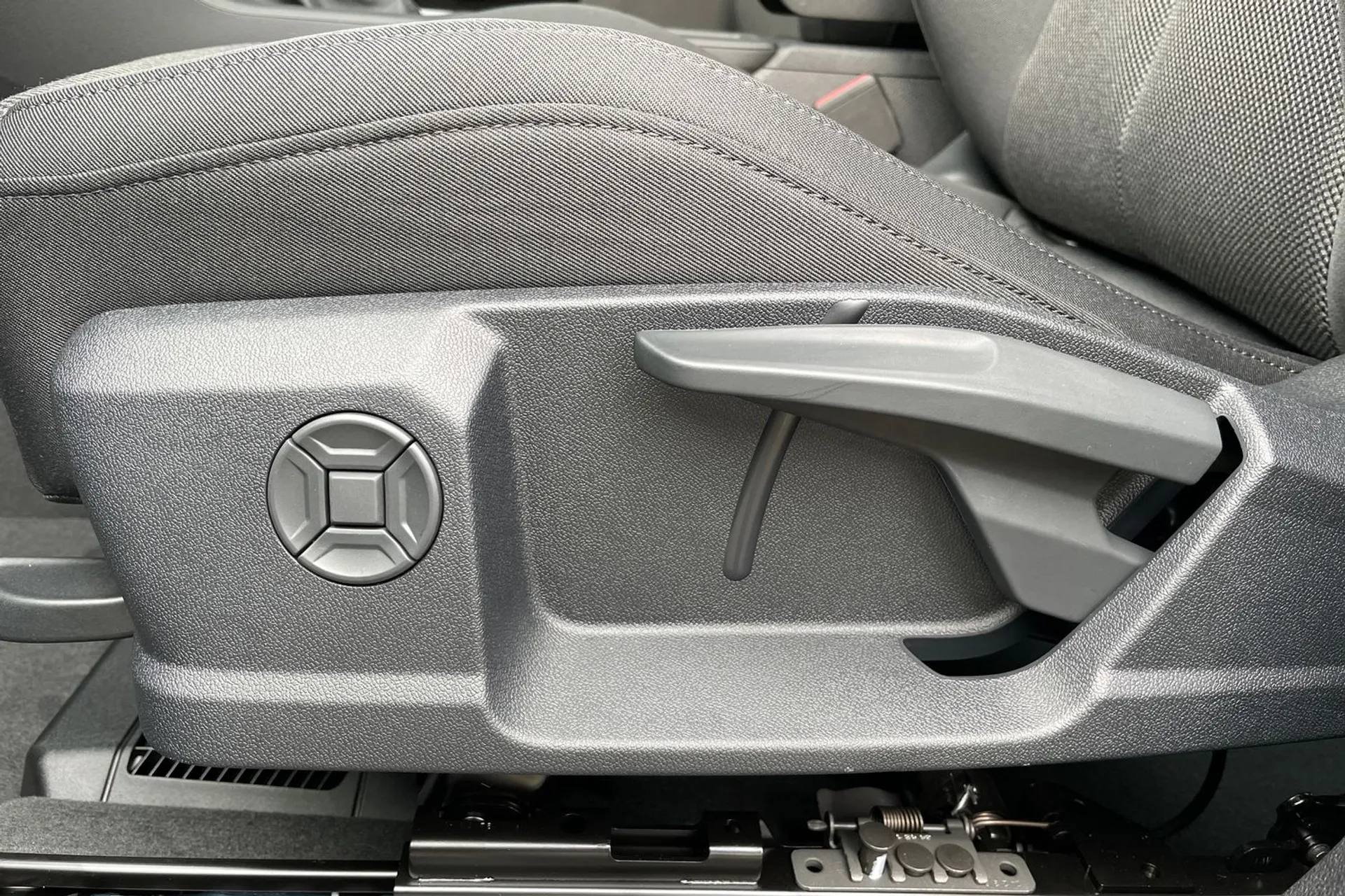 Audi Q3 thumbnail image number 28