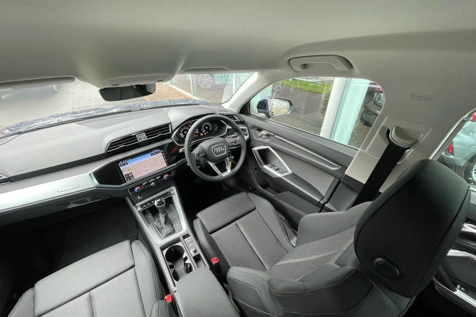 Audi Q3 thumbnail image number 32