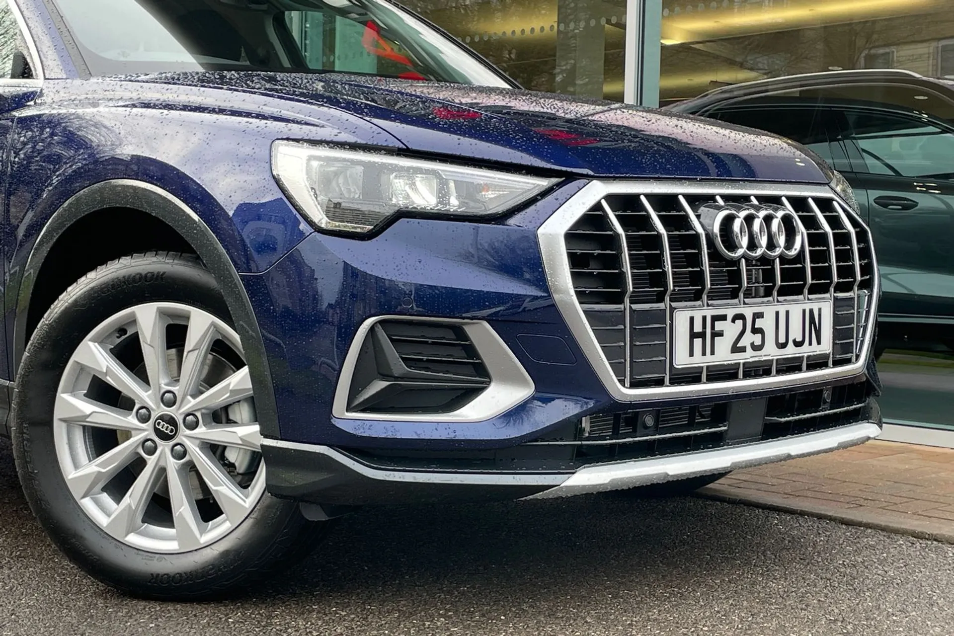Audi Q3 thumbnail image number 9