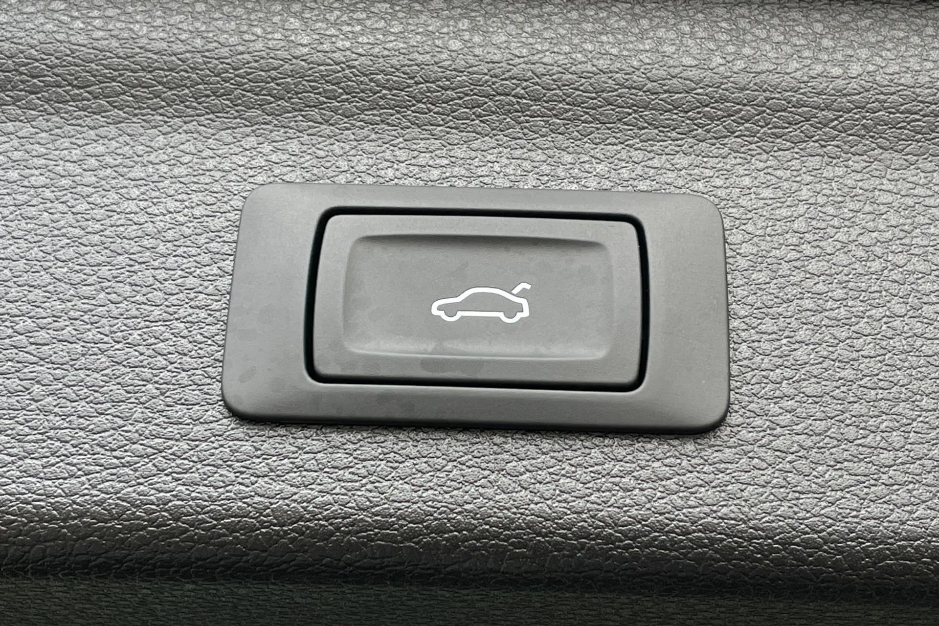 Audi Q3 thumbnail image number 21