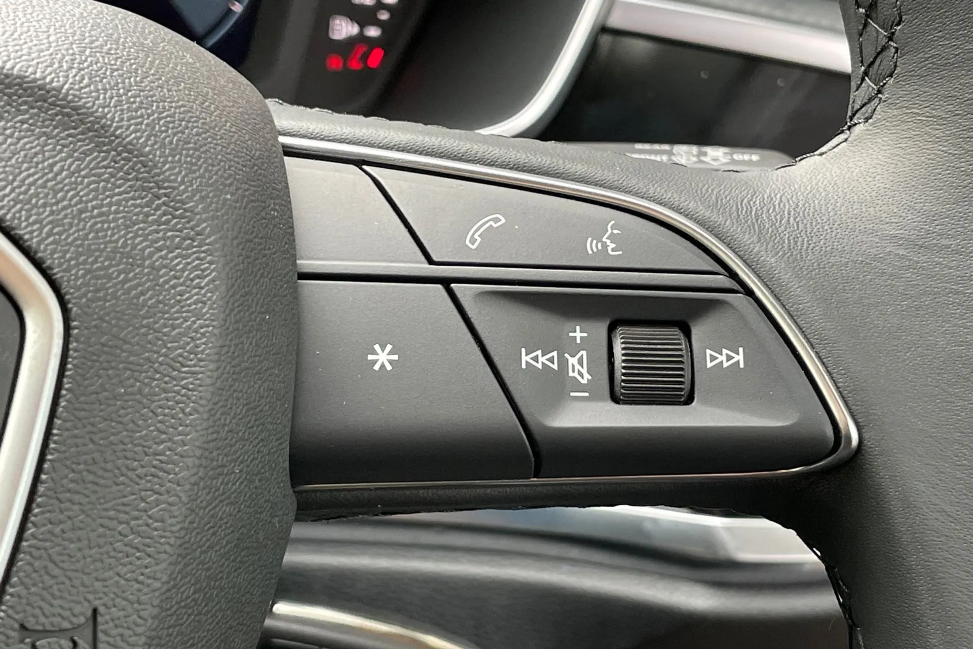 Audi Q3 thumbnail image number 36