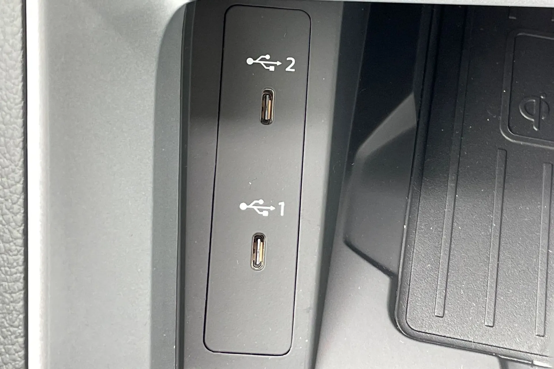 Audi Q3 thumbnail image number 43