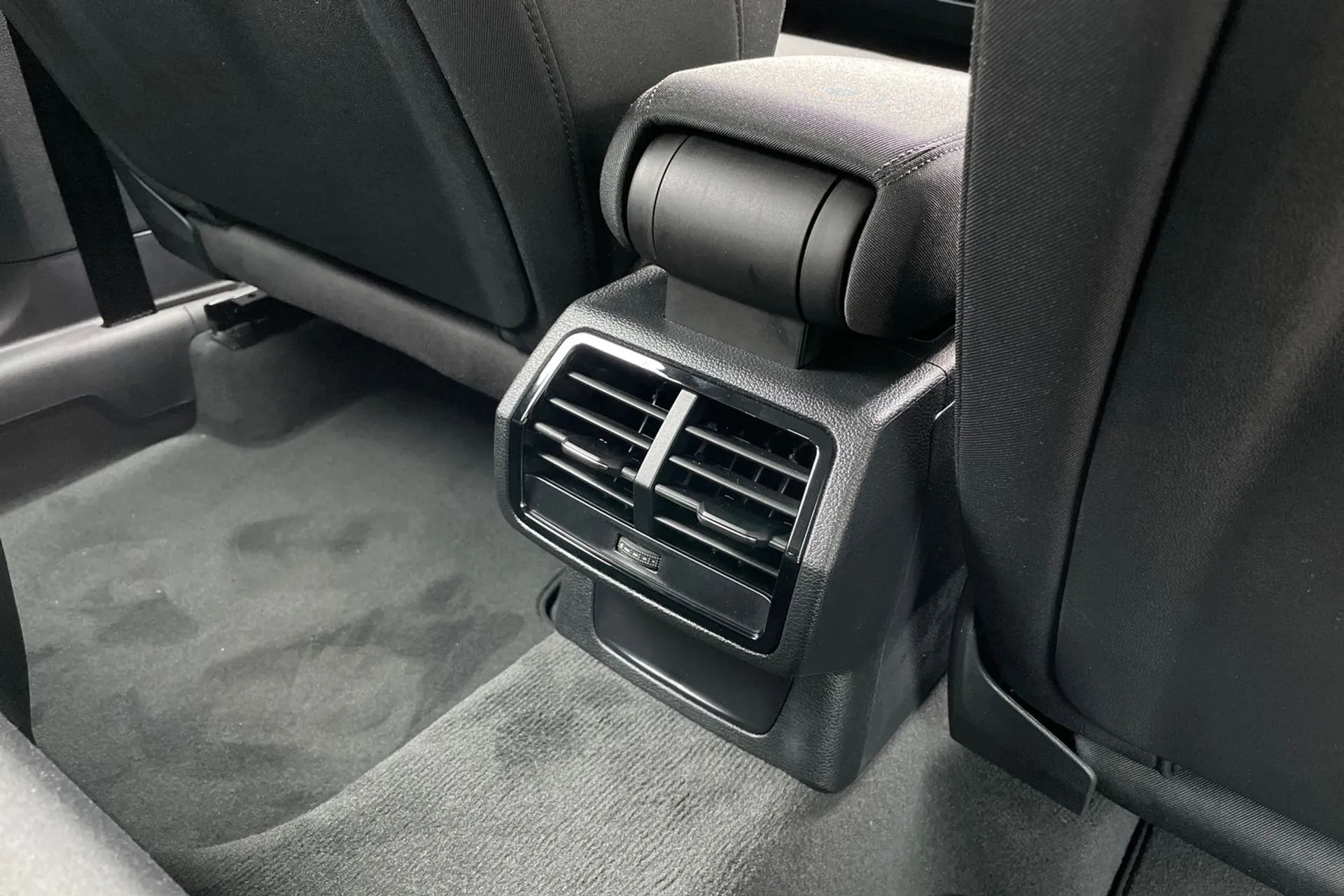 Audi Q3 thumbnail image number 46