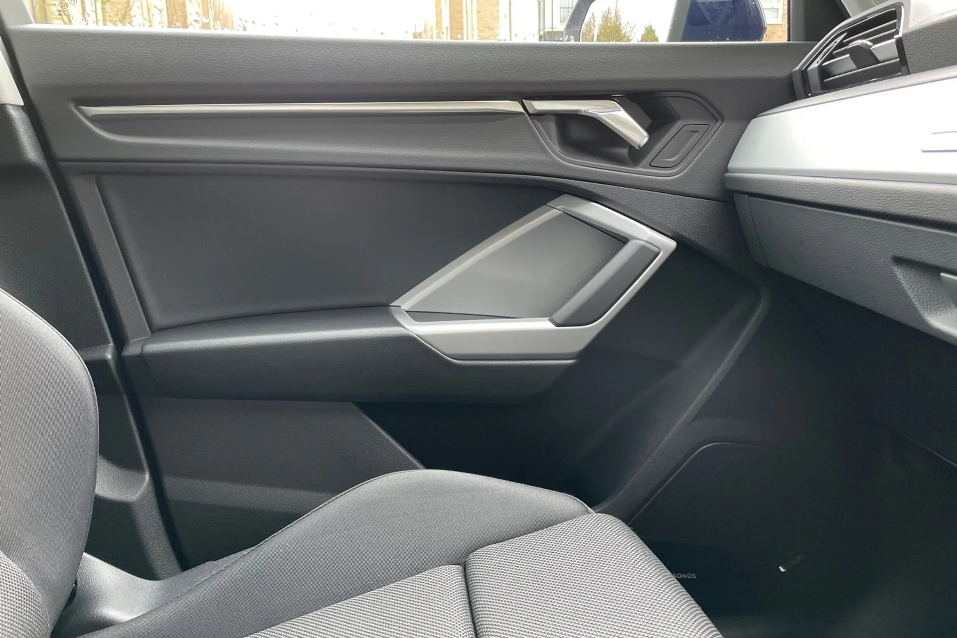 Audi Q3 thumbnail image number 39