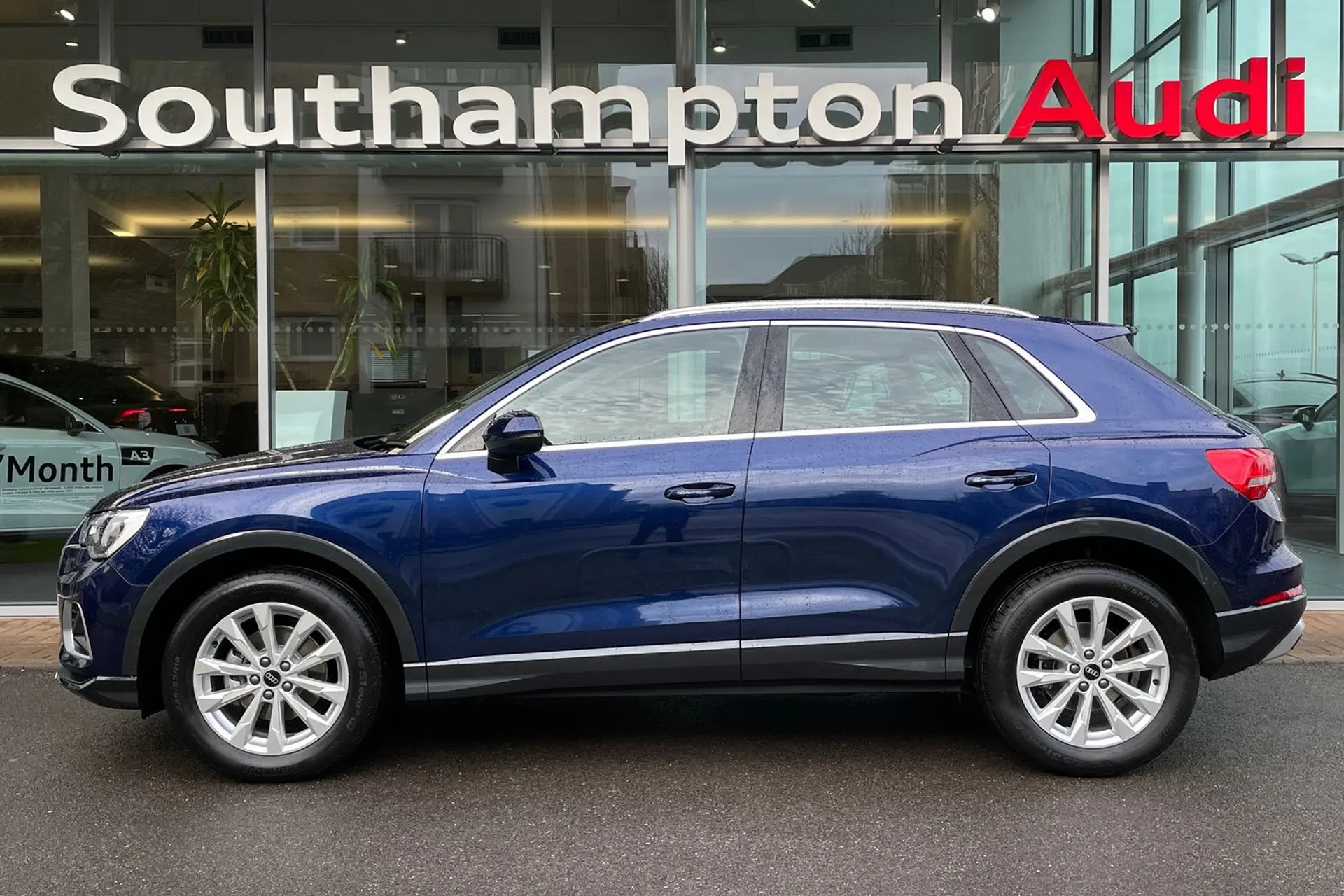 Audi Q3 thumbnail image number 12