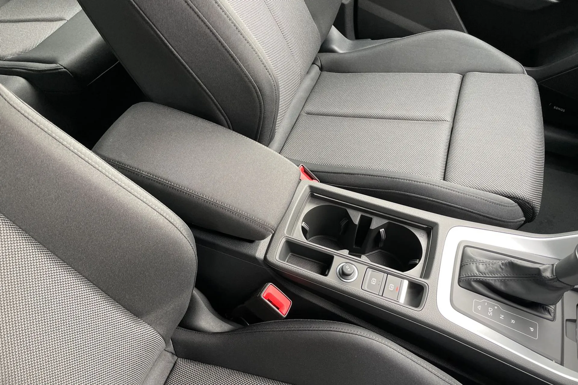 Audi Q3 thumbnail image number 40