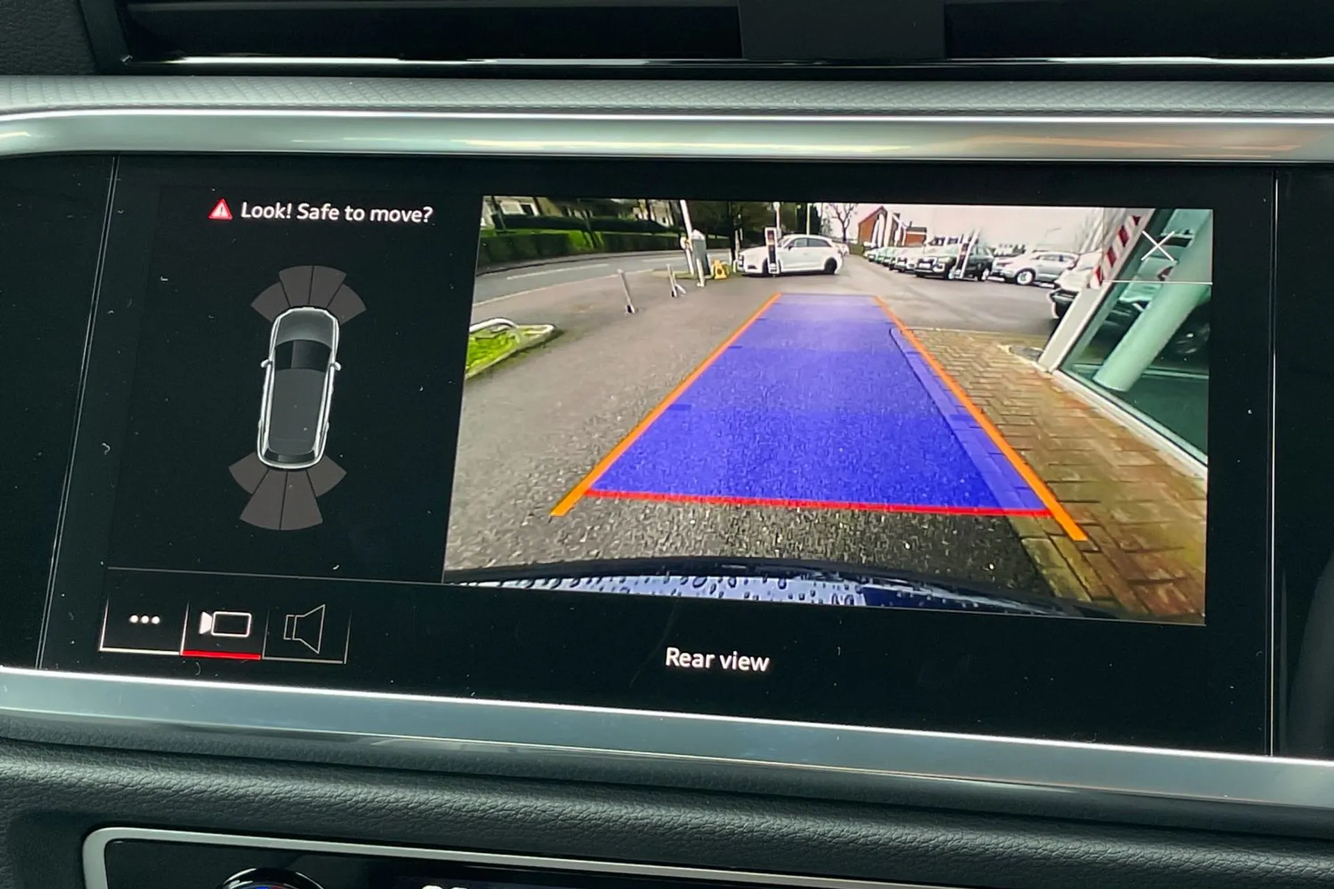 Audi Q3 thumbnail image number 37