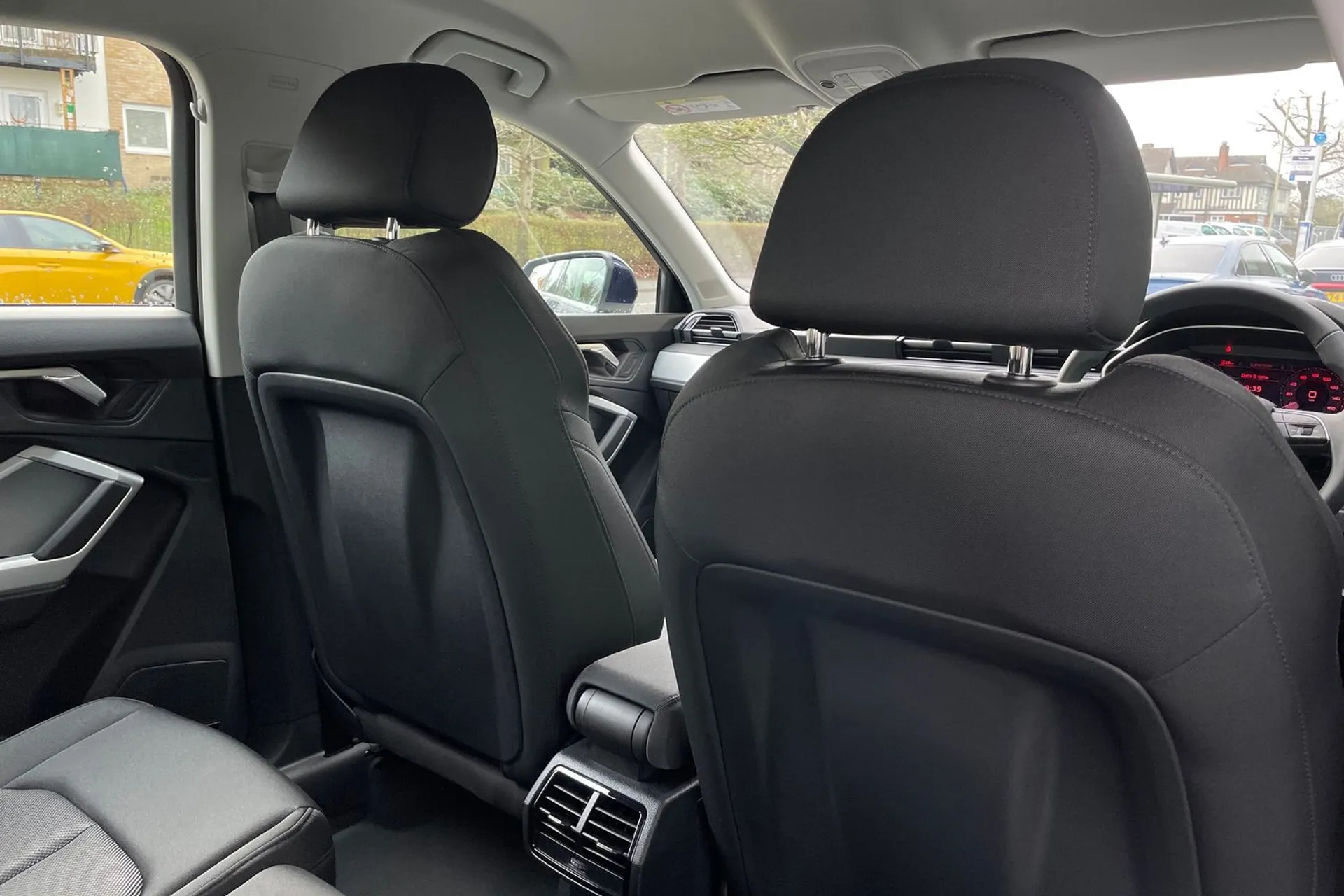 Audi Q3 thumbnail image number 24