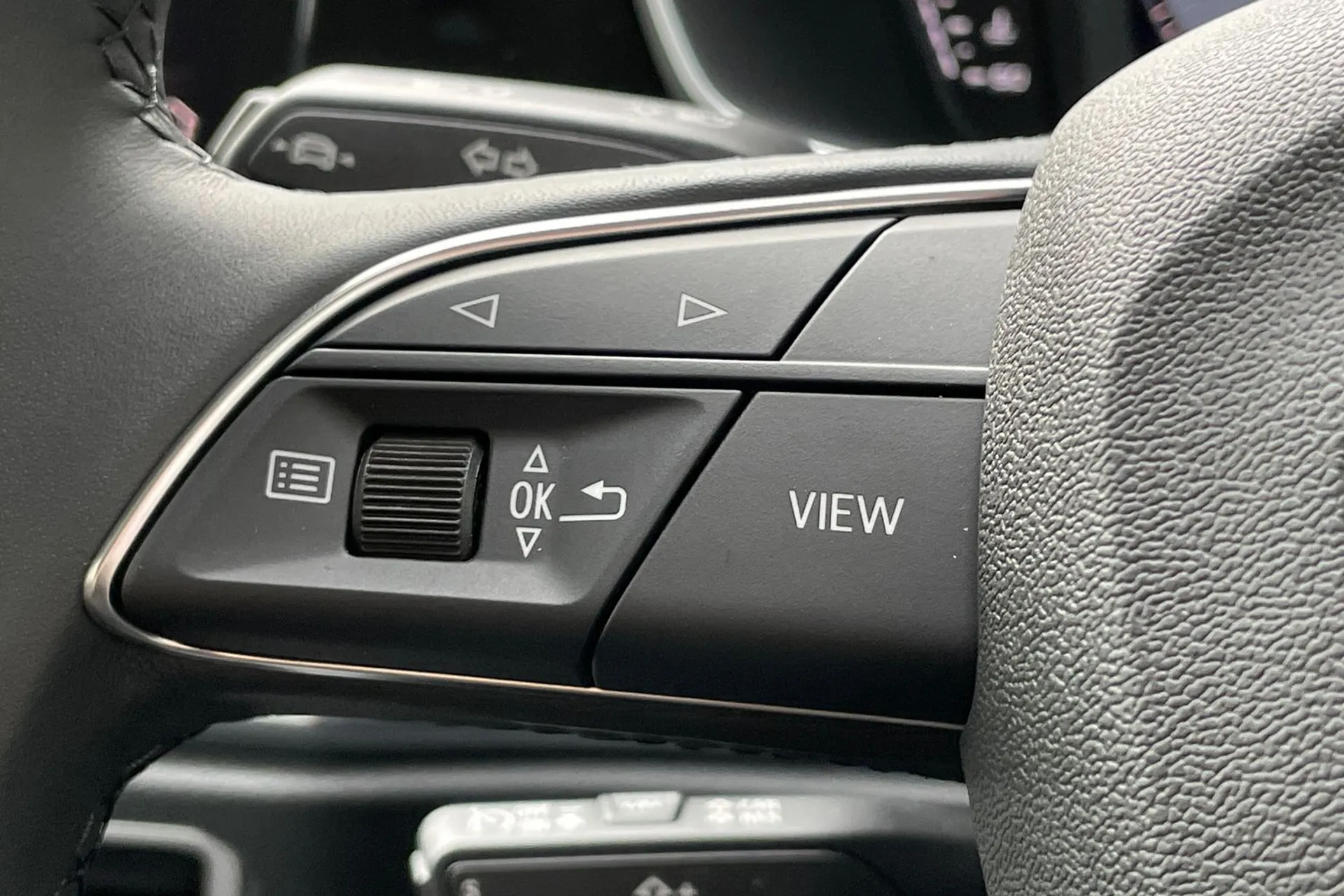 Audi Q3 thumbnail image number 35