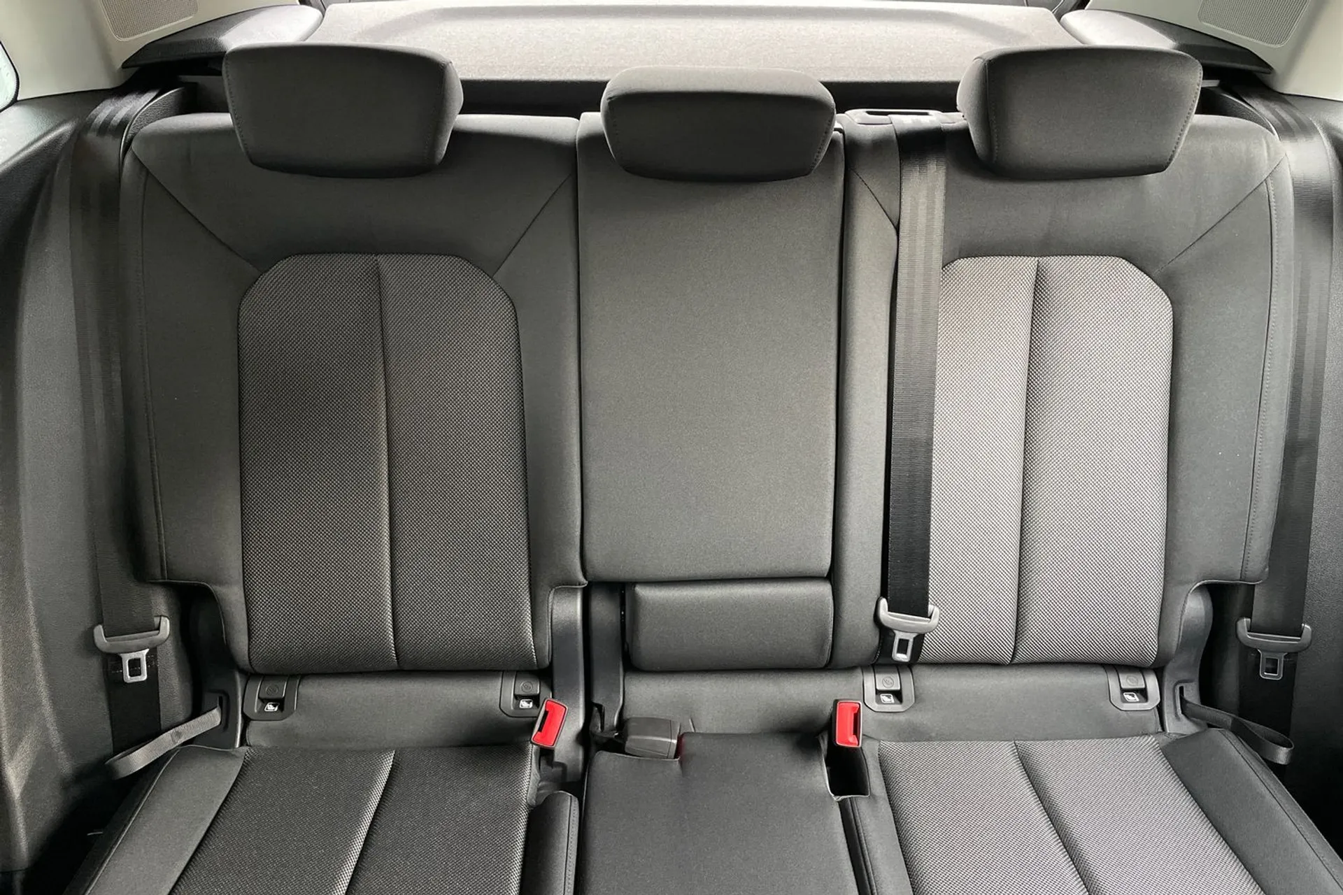 Audi Q3 thumbnail image number 30