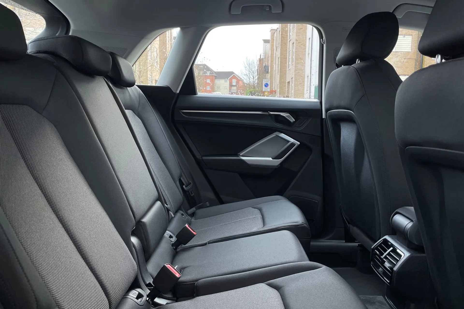 Audi Q3 thumbnail image number 23