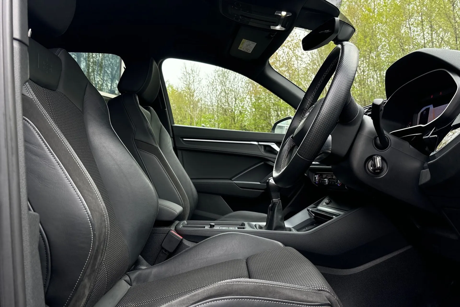 Audi Q3 thumbnail image number 24