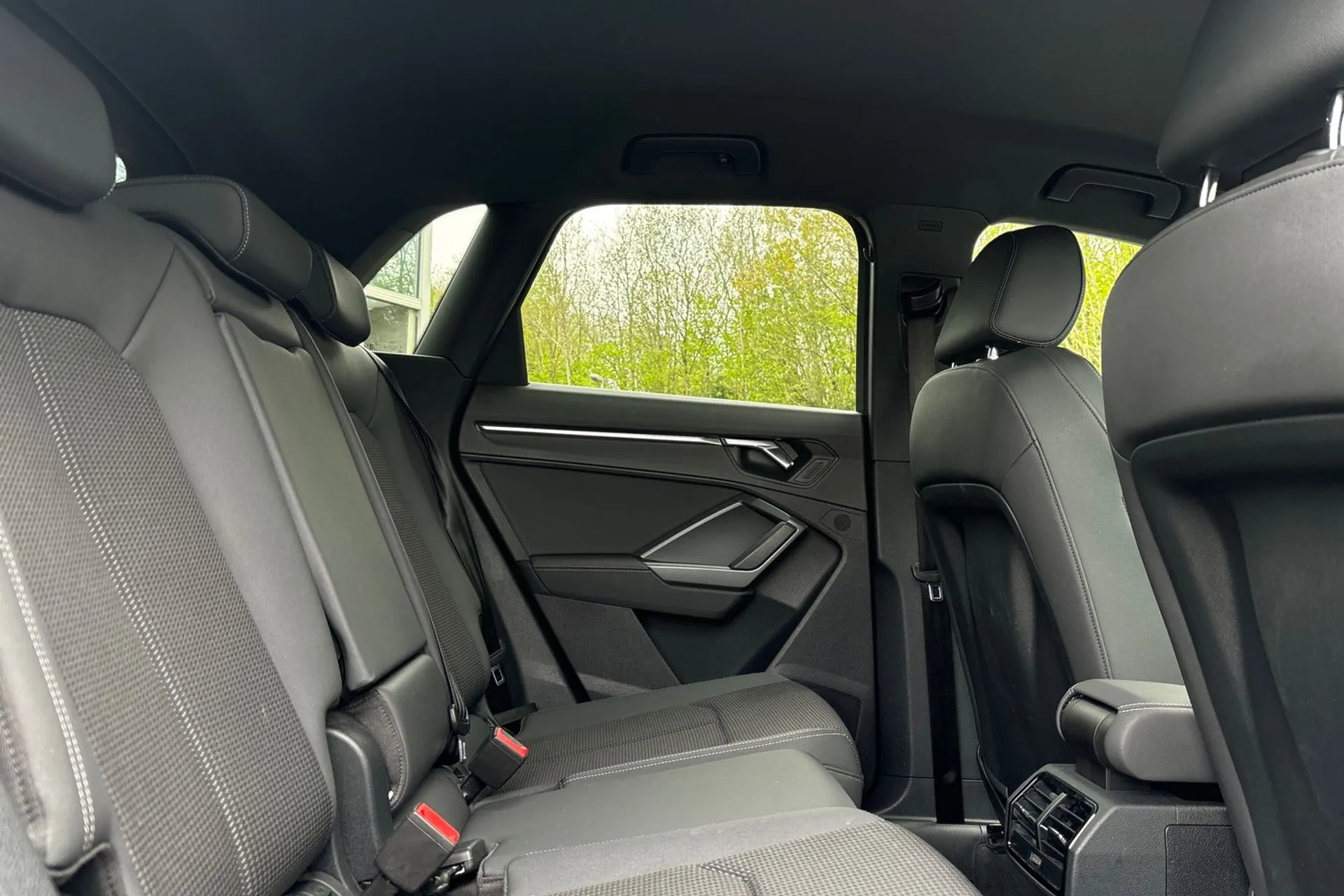 Audi Q3 thumbnail image number 21