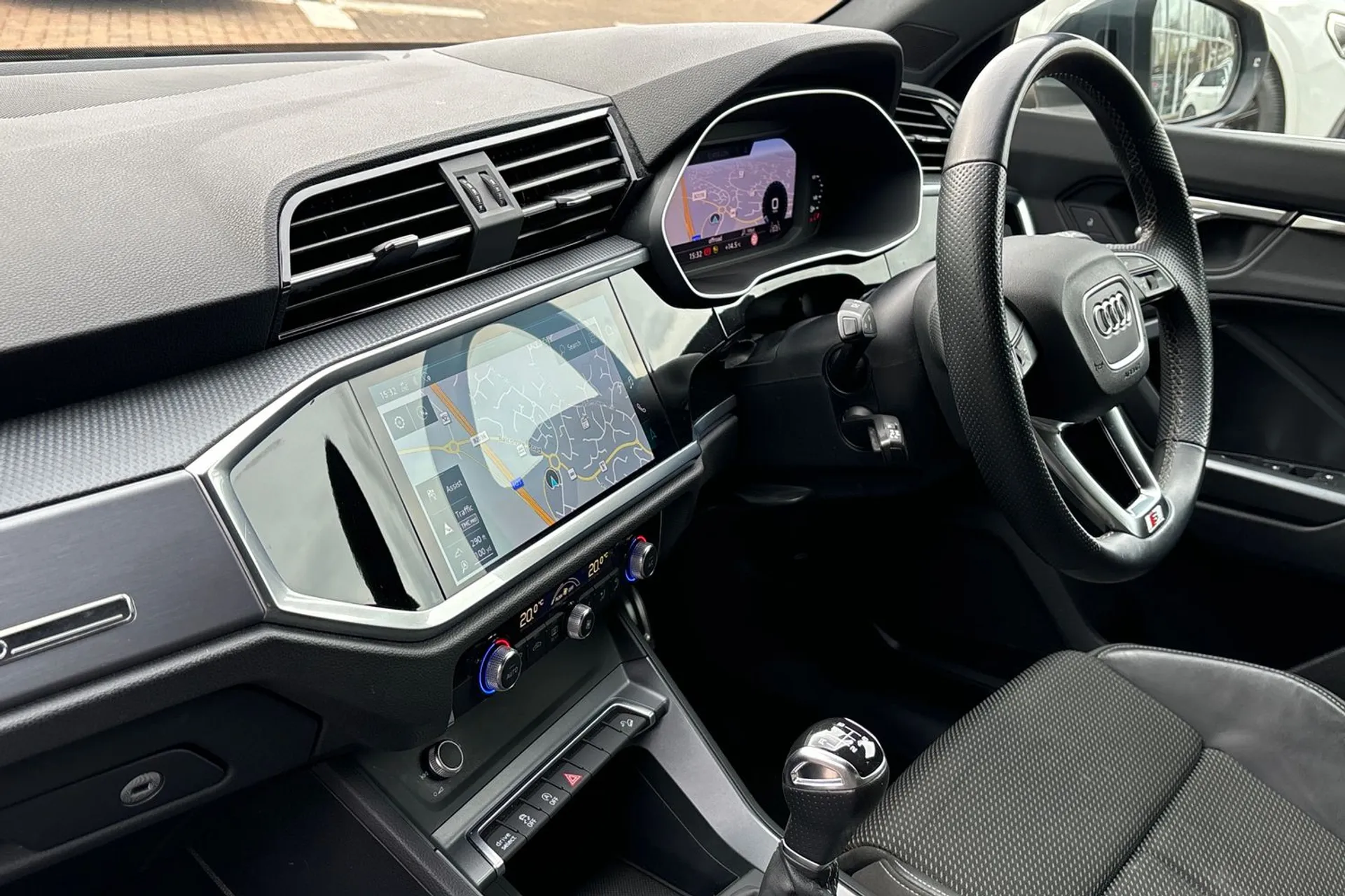 Audi Q3 thumbnail image number 26