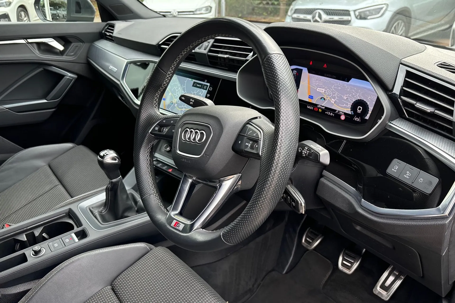 Audi Q3 thumbnail image number 25