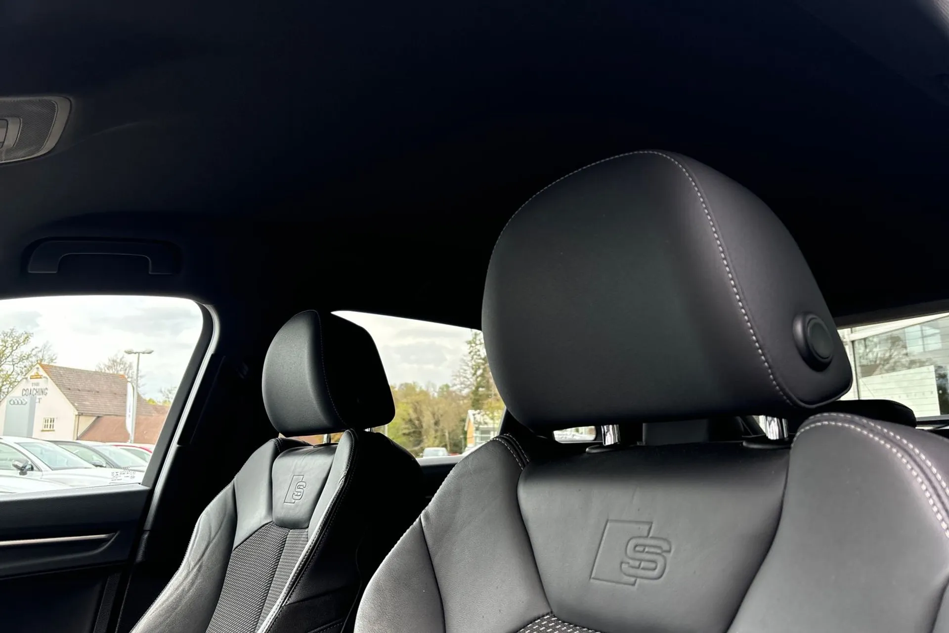 Audi Q3 thumbnail image number 28