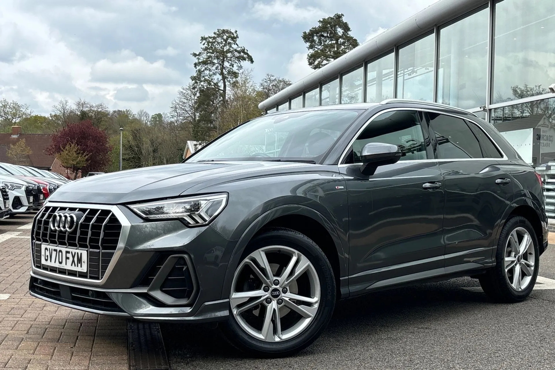 Audi Q3 thumbnail image number 10