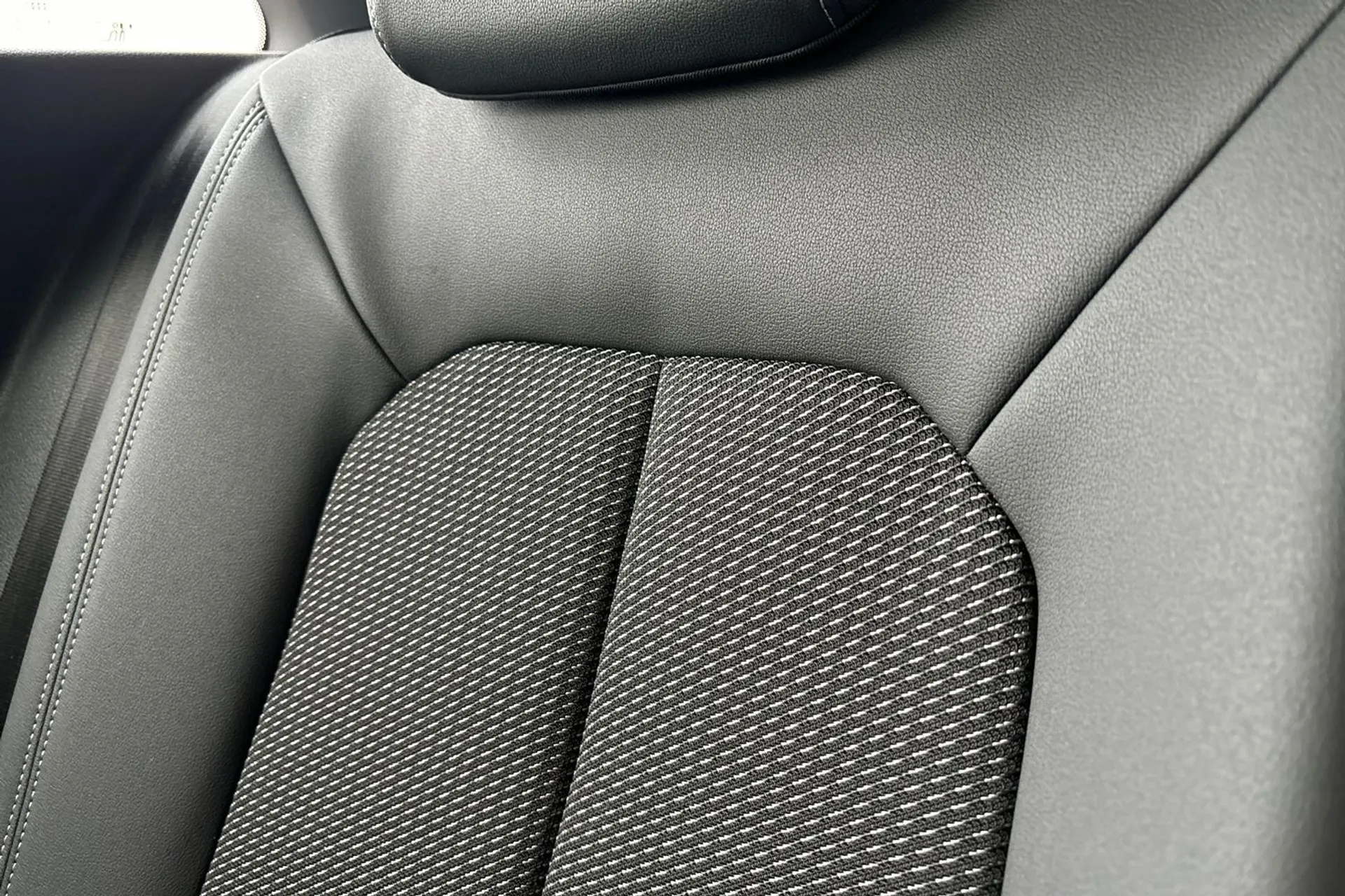 Audi Q3 thumbnail image number 23