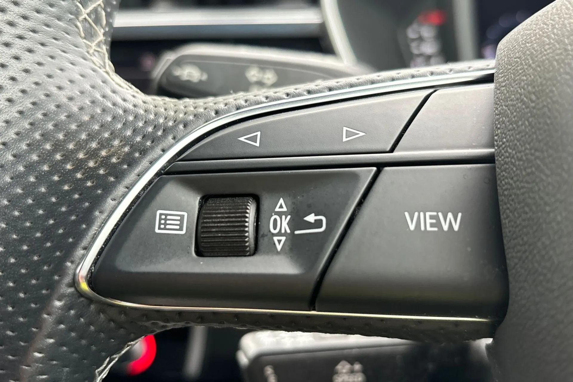 Audi Q3 thumbnail image number 36