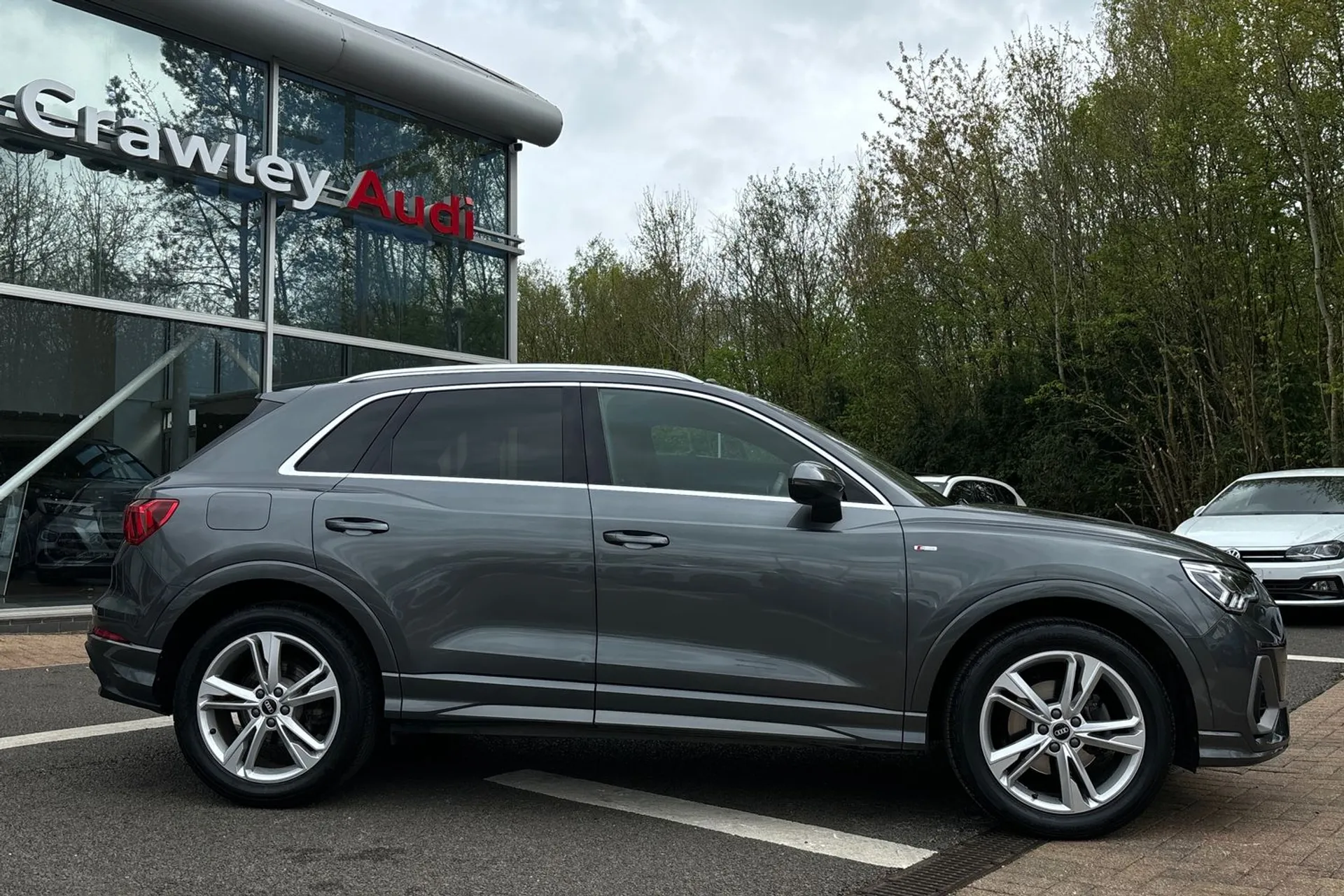 Audi Q3 thumbnail image number 2