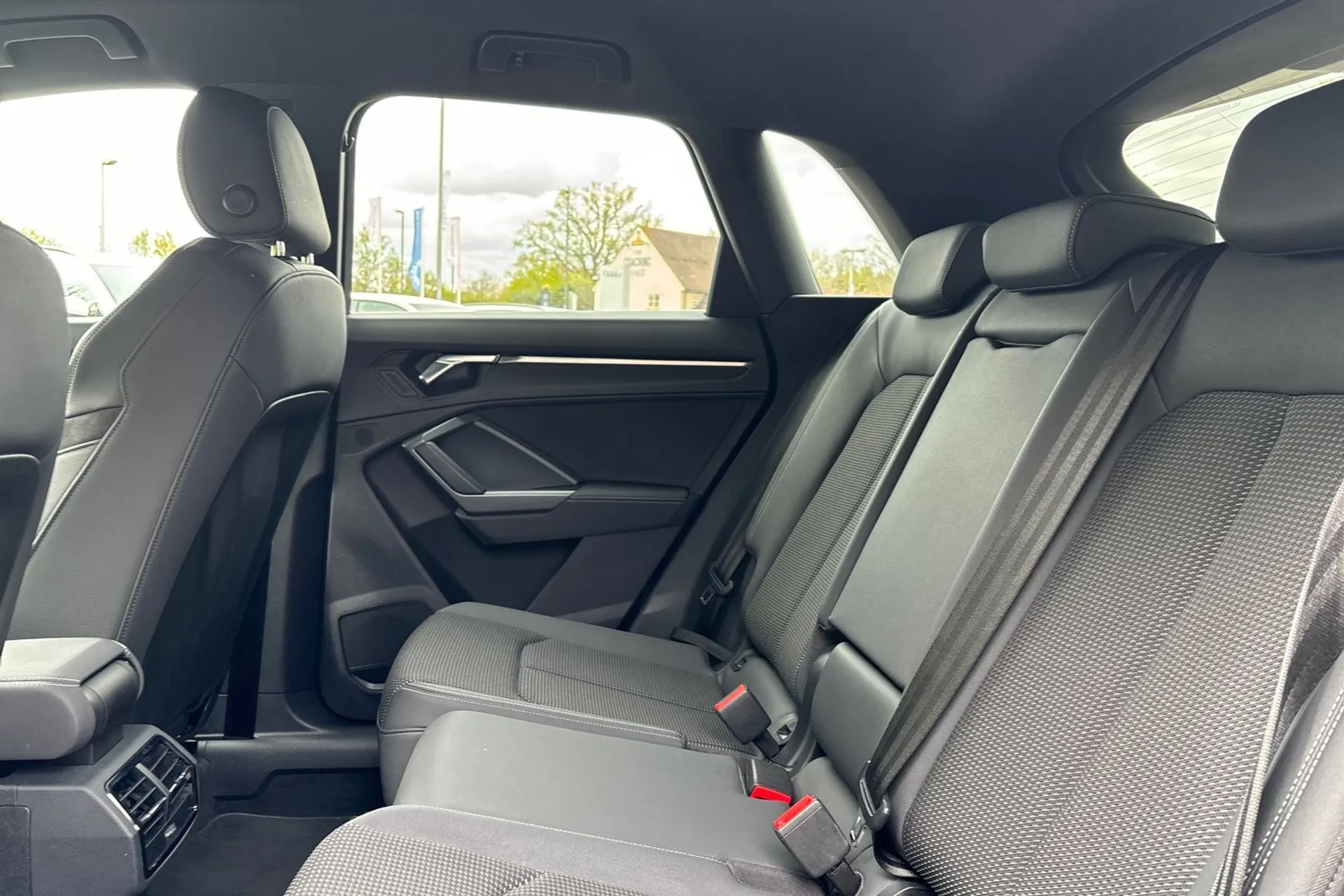 Audi Q3 thumbnail image number 29