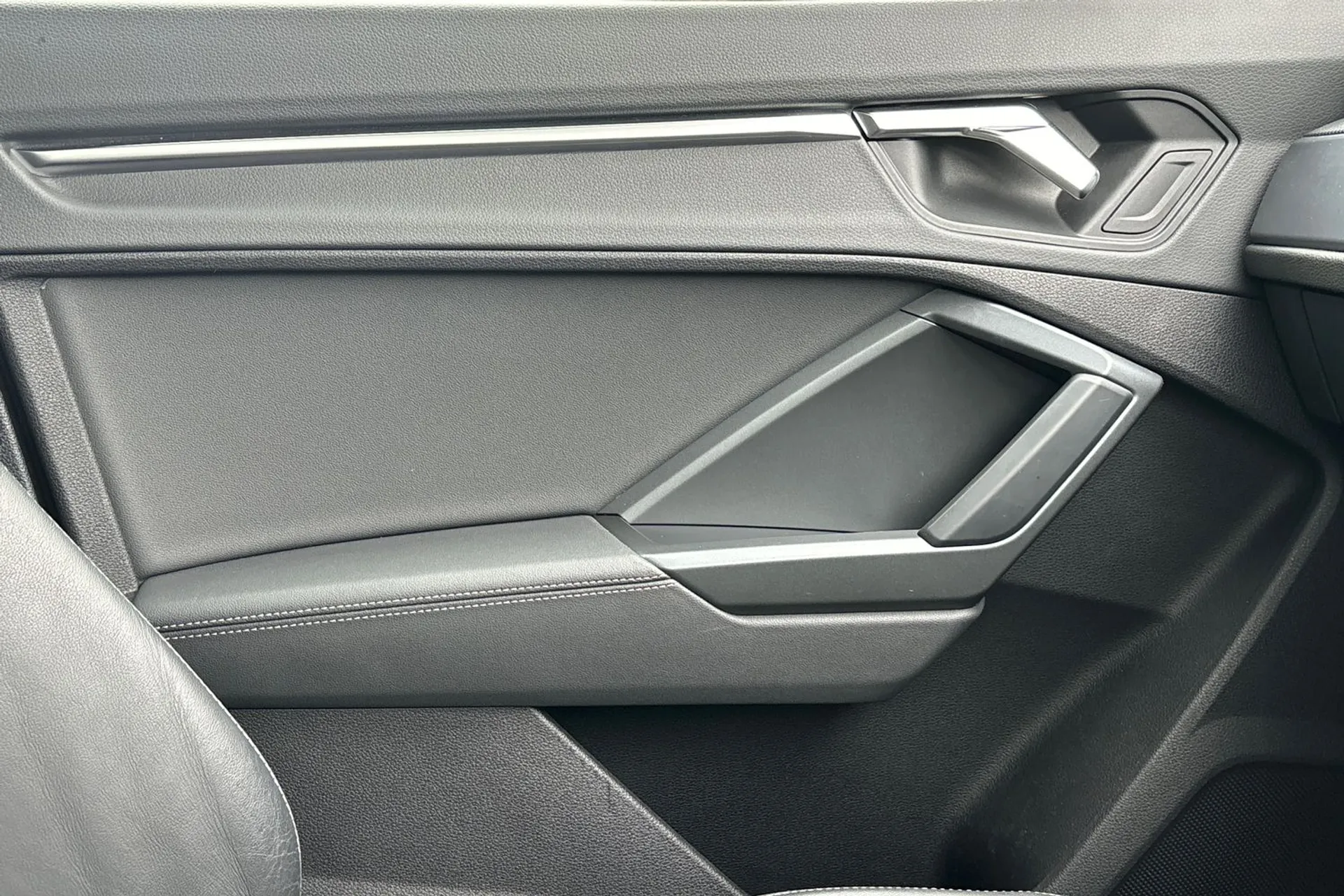 Audi Q3 thumbnail image number 40