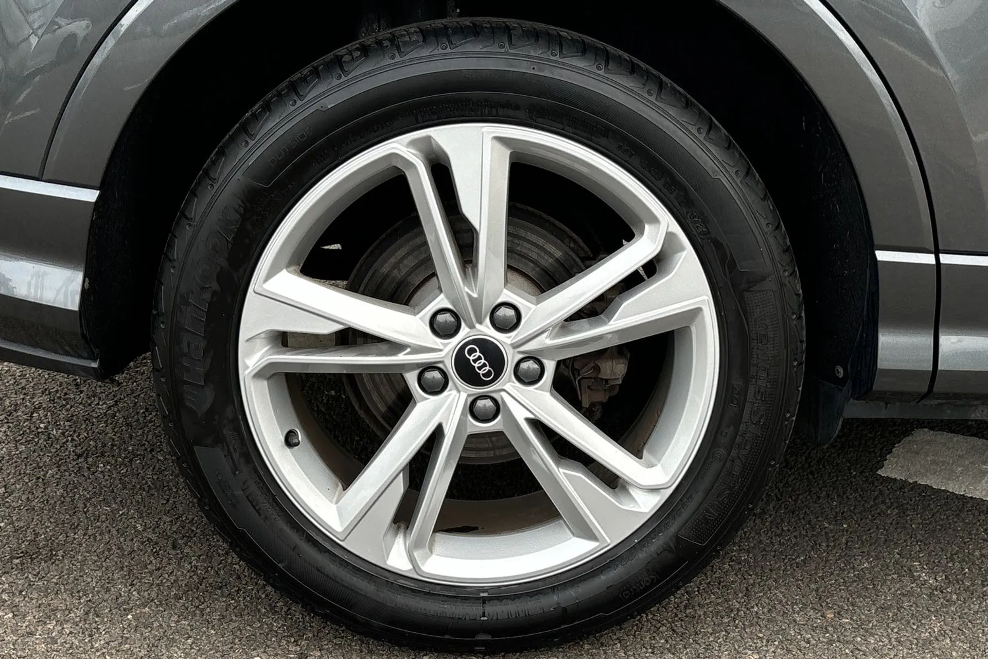 Audi Q3 thumbnail image number 12