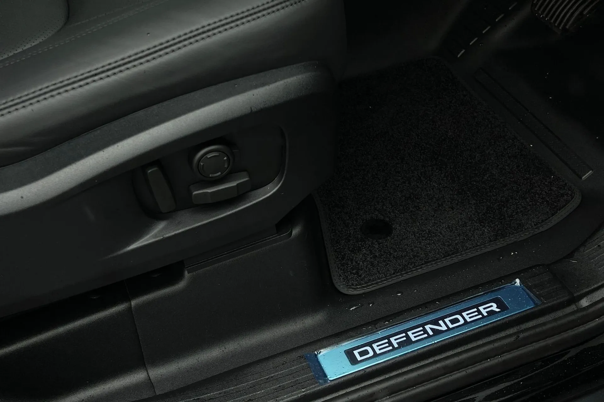 LAND ROVER DEFENDER thumbnail image number 45