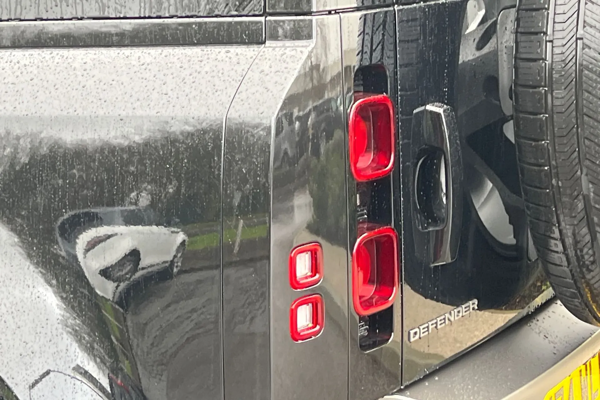 LAND ROVER DEFENDER thumbnail image number 32