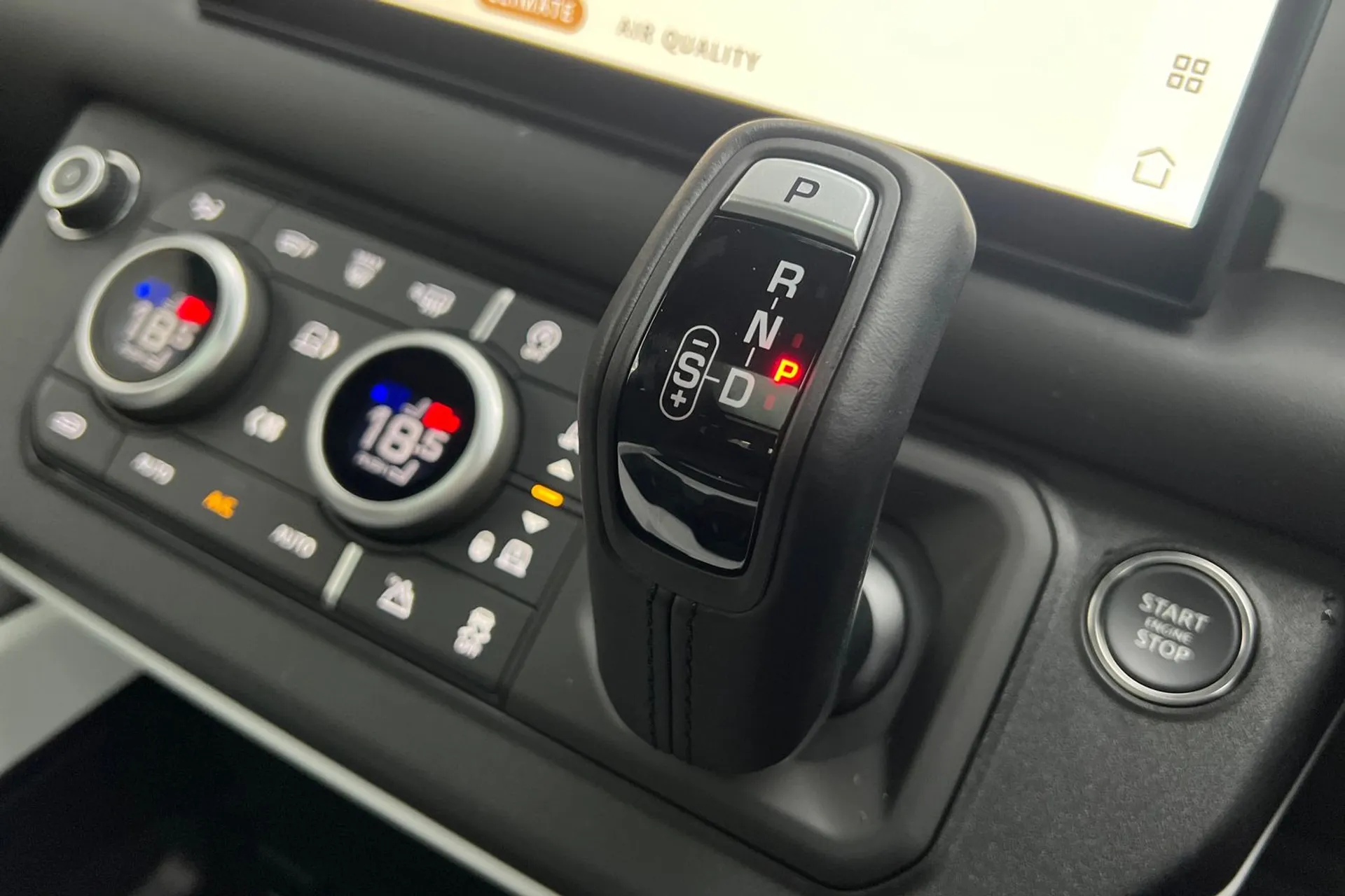 LAND ROVER DEFENDER thumbnail image number 28
