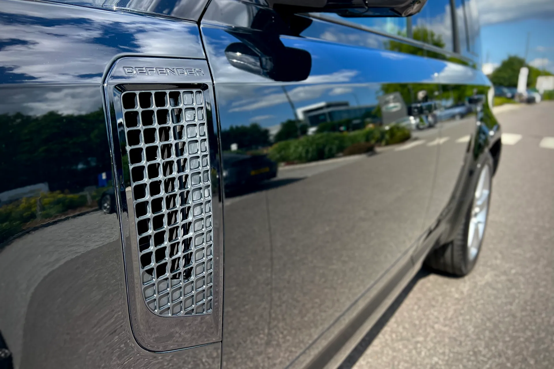 LAND ROVER DEFENDER thumbnail image number 21