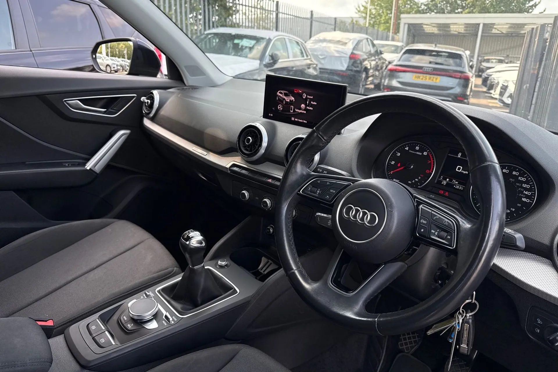 Audi Q2 thumbnail image number 25