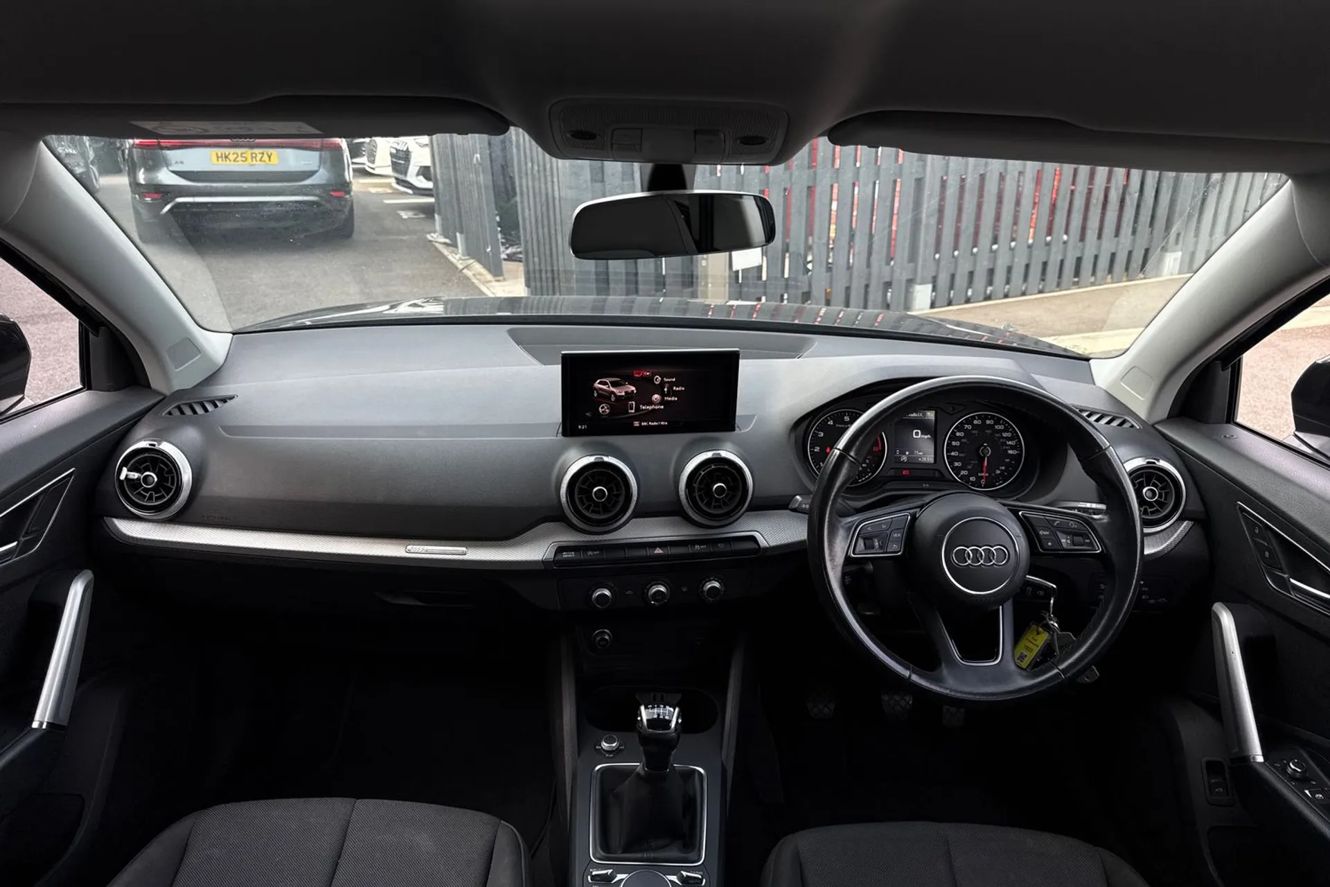 Audi Q2 thumbnail image number 3
