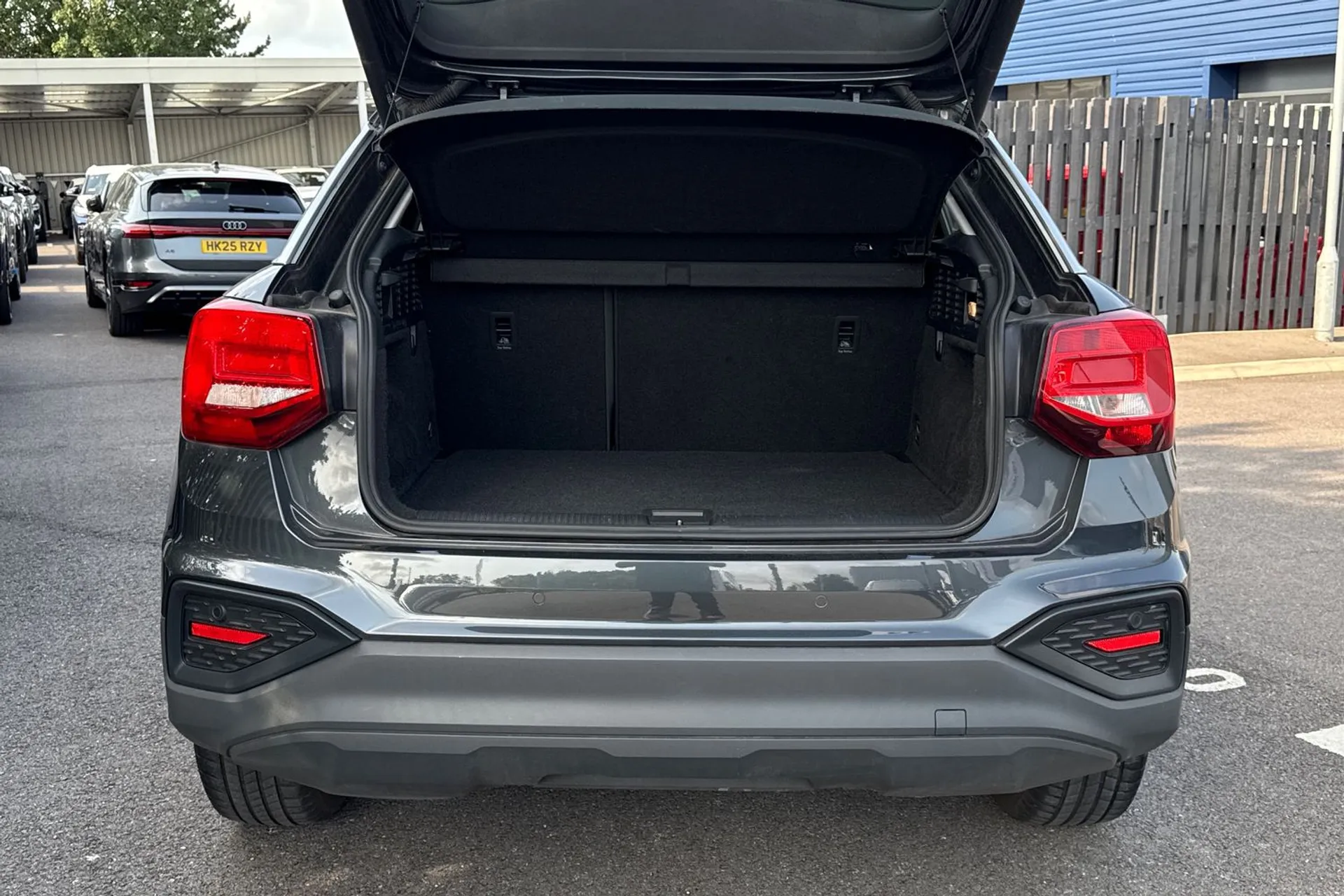 Audi Q2 thumbnail image number 18