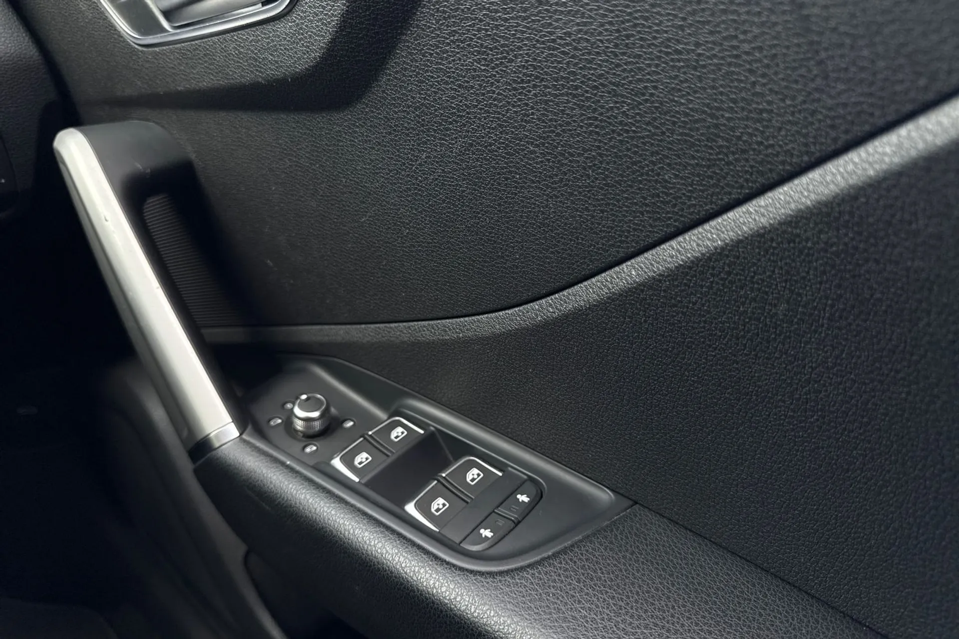 Audi Q2 thumbnail image number 39