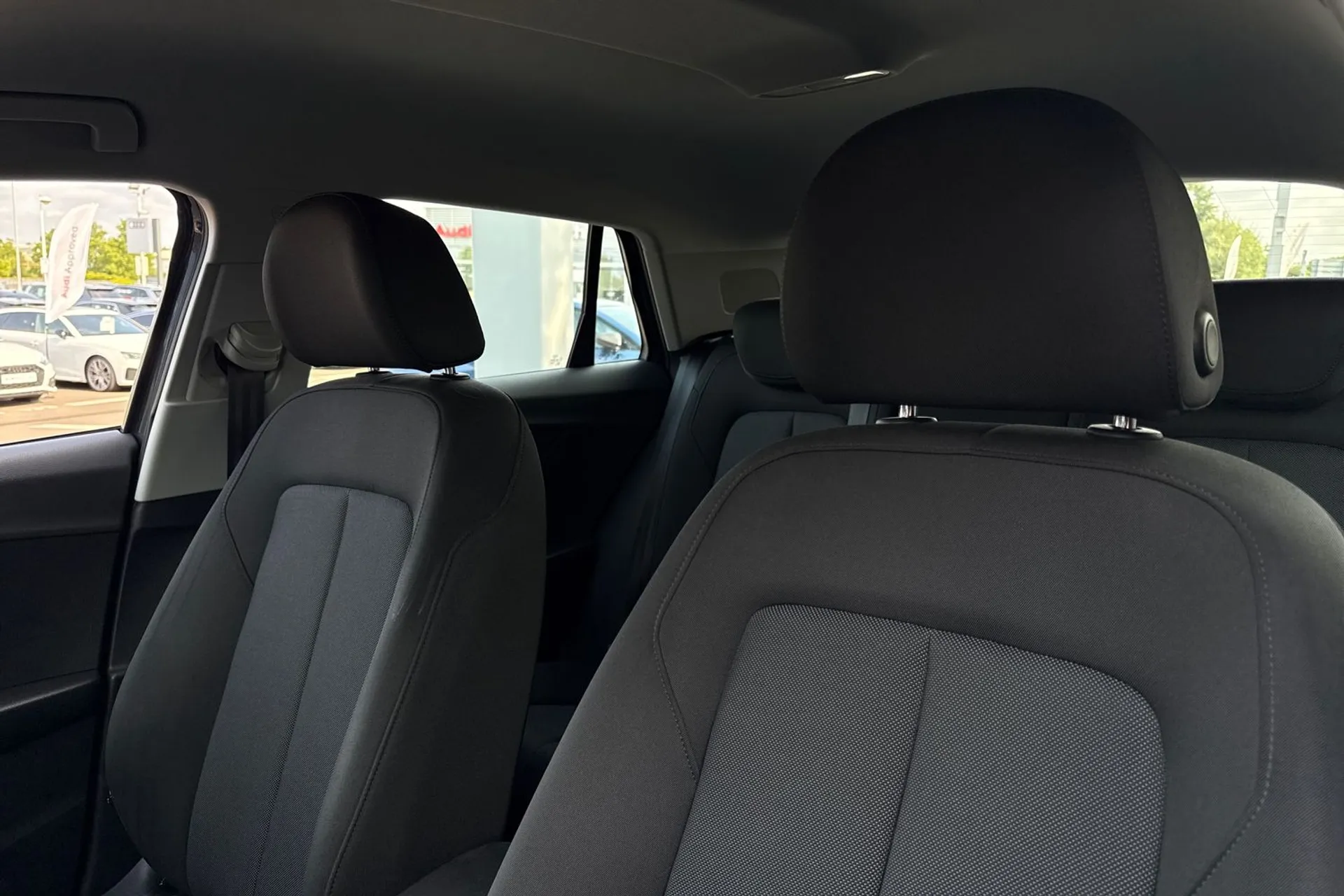 Audi Q2 thumbnail image number 28