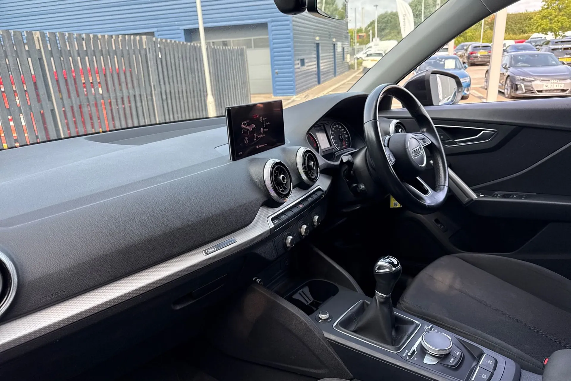 Audi Q2 thumbnail image number 26